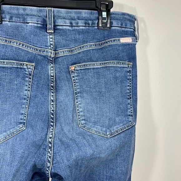 H&M &Denim Cut Capri Ripped Knee Denim Blue Jeans  Skinny Size 30‎ High Wasted - Picture 5 of 8